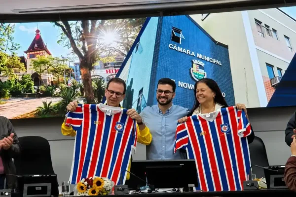 Eduardo Paes, Laura Carneiro, Pedro Paulo e Marcos Marins durante encontro político em Nova Friburgo