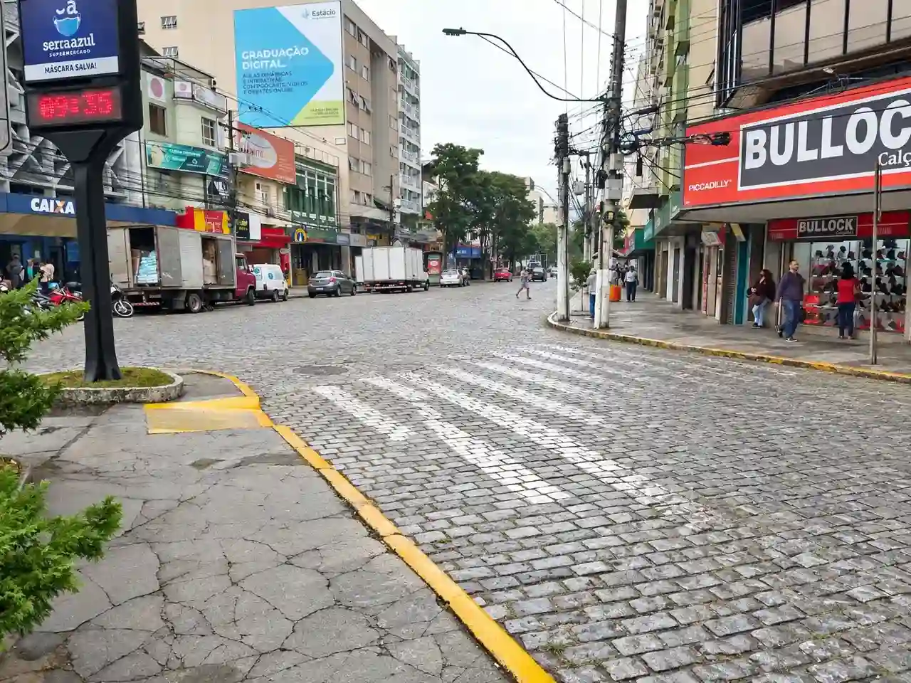 Paisagem atual da Avenida Alberto Braune, no Centro de Nova Friburgo