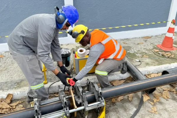 Torneira com pouco fluxo de água durante período de abastecimento reduzido