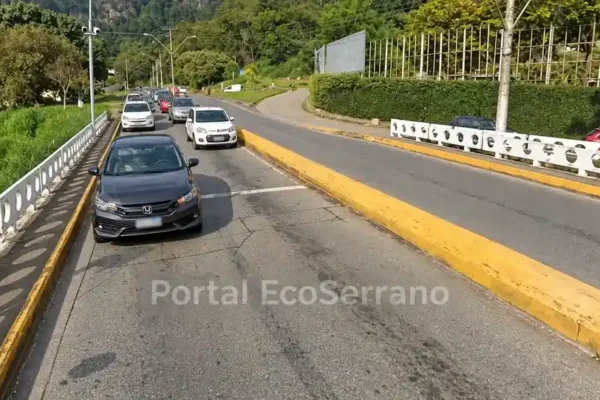 Trecho da Via Expressa próximo ao acesso ao bairro Olaria, em Nova Friburgo