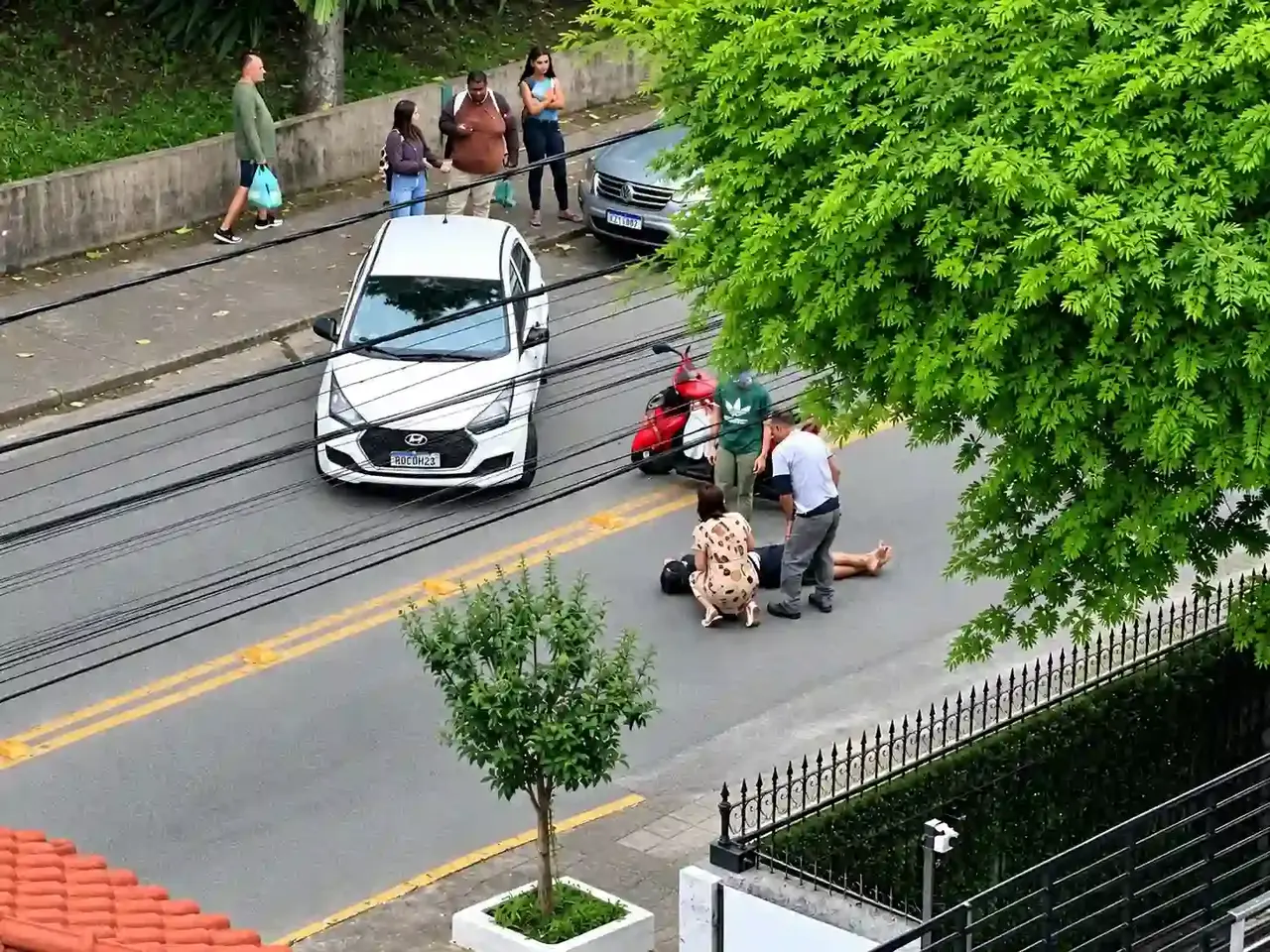 Acidente entre carro e motocicleta em Olaria, Nova Friburgo