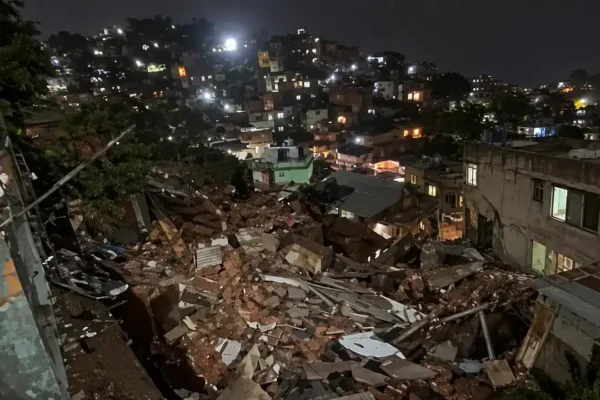 Prédio desaba no Cantagalo, na Zona Sul do Rio