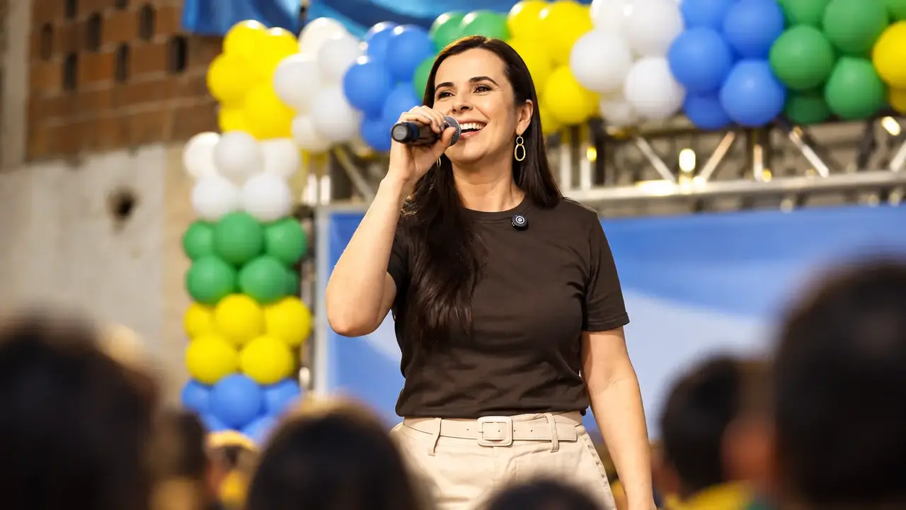 Vice na chapa de Eduardo Paes, Jane Reis visita Nova Friburgo e fala sobre o interior