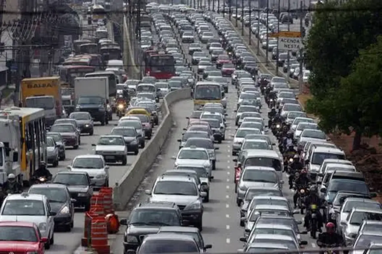 Manhã tem lentidão nos principais acessos ao Rio; confira o trânsito e os transportes