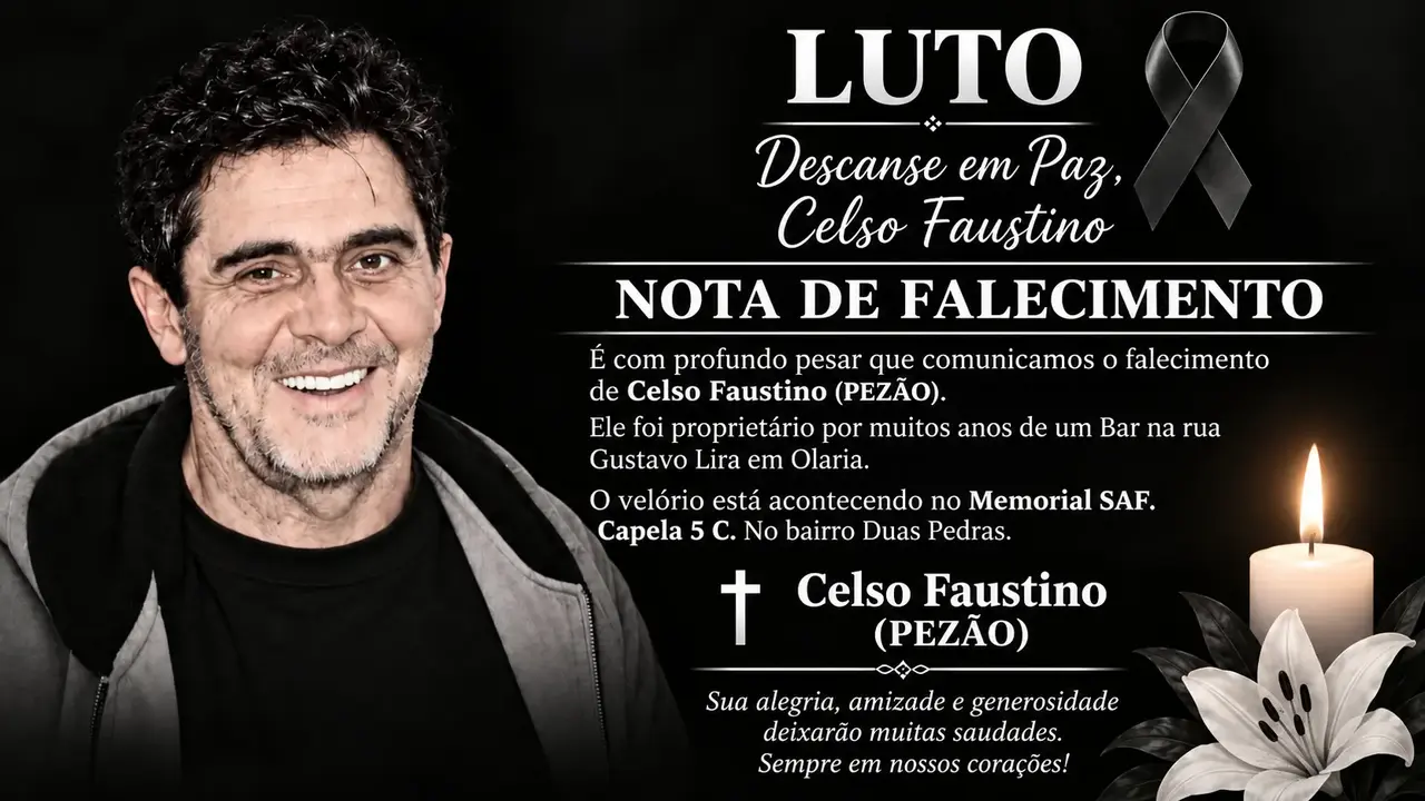 Retrato de Celso Faustino, conhecido como Pezão, em homenagem de luto com fundo preto, vela e flores brancas.